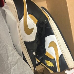 Jordan Women's Shoes Black and Gold